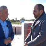 Ferenczi Ferenc Tiszasziget polgármestere exkluzív interjút adott az épülő Sziget Lakópark falai között